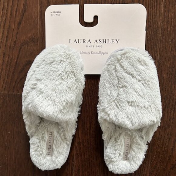 NEW Laura Ashley Women's Memory Foam Slippers - Lt Gray - Size M 6.5 -7.5- - Picture 1 of 4